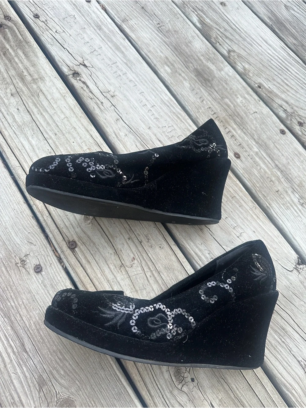 Vtg y2k baby me Black velvet wedge shoes with sequin details, Size 10